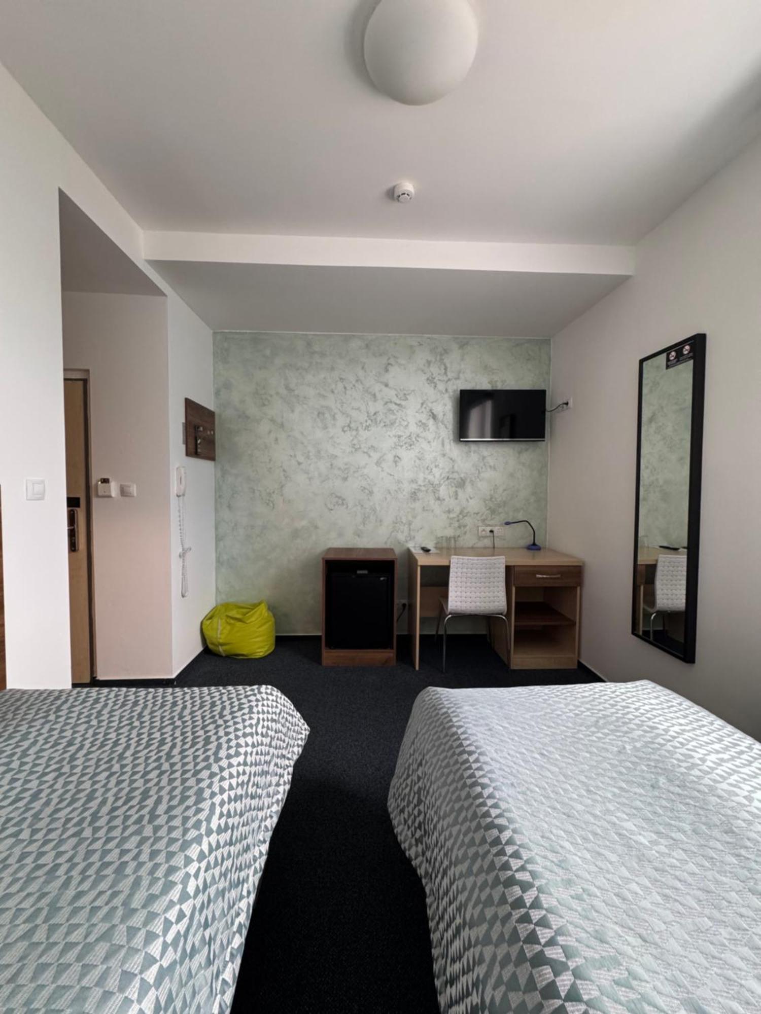 Sport Hotel Sletiste Kladno Exterior foto